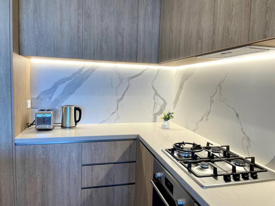 New Impressive 180° River View 1 Bed Apt With Pool 47F Apartment Gold Coast Exterior photo