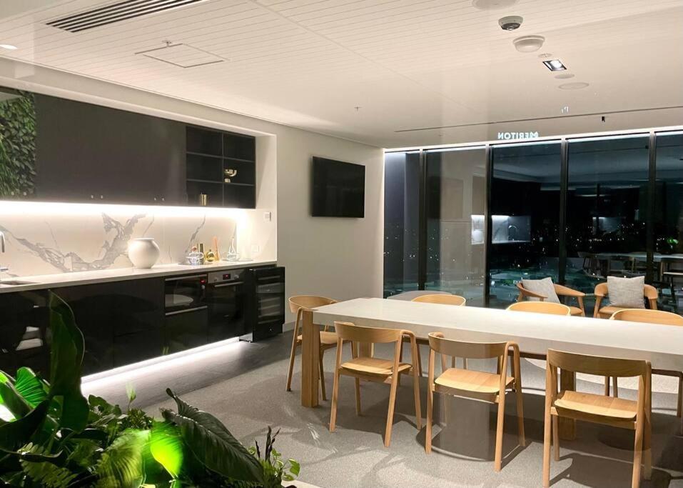 New Impressive 180° River View 1 Bed Apt With Pool 47F Apartment Gold Coast Exterior photo