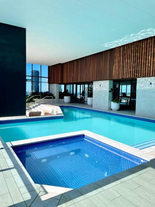 New Impressive 180° River View 1 Bed Apt With Pool 47F Apartment Gold Coast Exterior photo